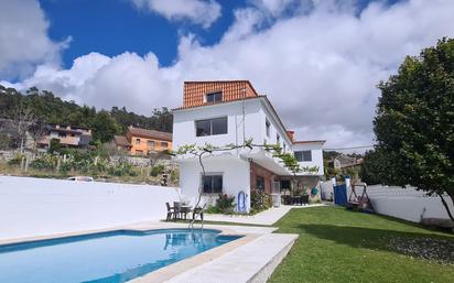 Vista exterior de Casa o xalet en venda en Gondomar amb Piscina