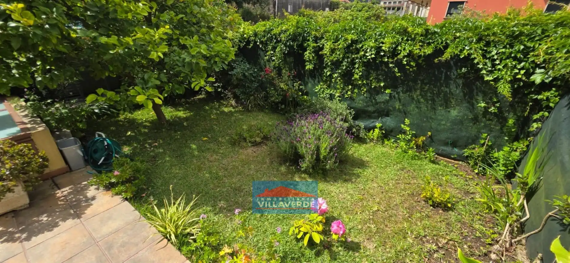 Jardín de Casa adosada en venta en Cangas  con Calefacción, Terraza y Trastero