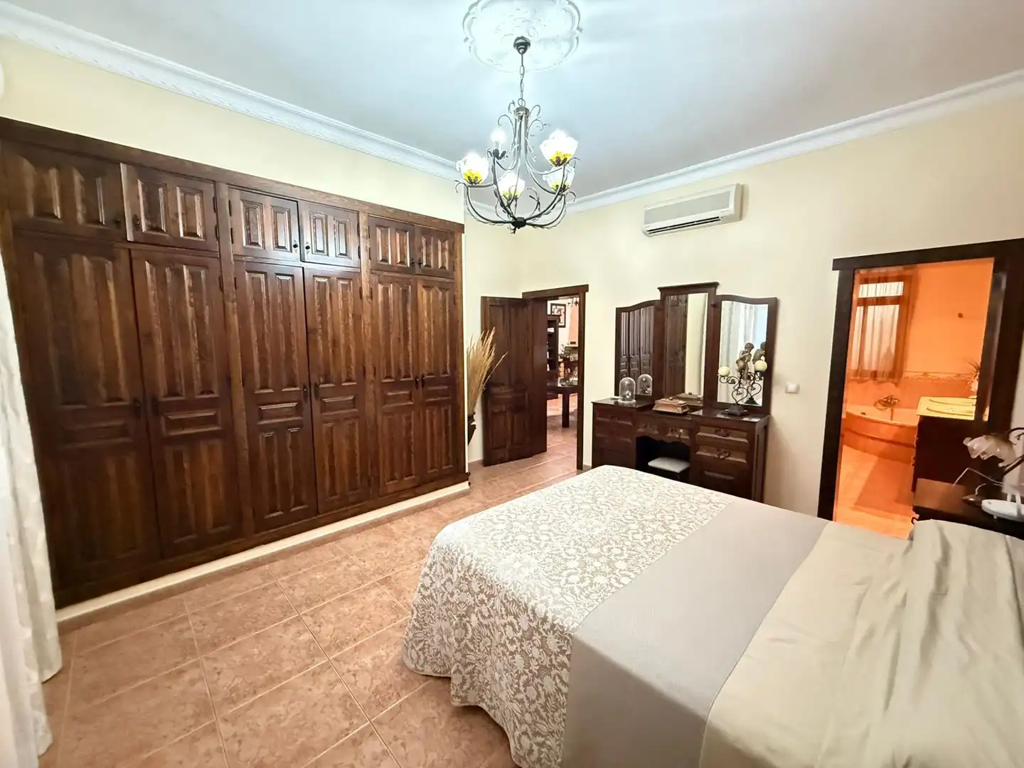 Dormitori de Finca rústica en venda en Alameda amb Aire condicionat, Jardí privat i Terrassa
