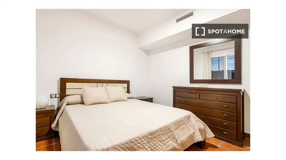 Habitación de Piso de alquiler en Riba-roja de Túria con Aire acondicionado, Calefacción y Amueblado