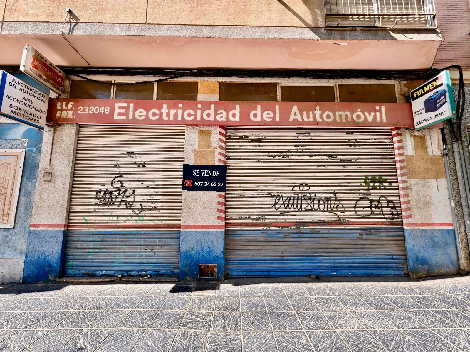 Vista exterior de Nau industrial en venda en  Almería Capital