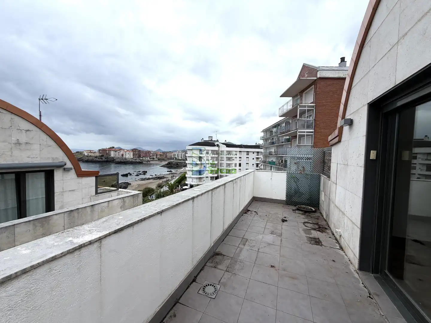 Terraza de Piso en venta en Castro-Urdiales con Calefacción, Terraza y Piscina