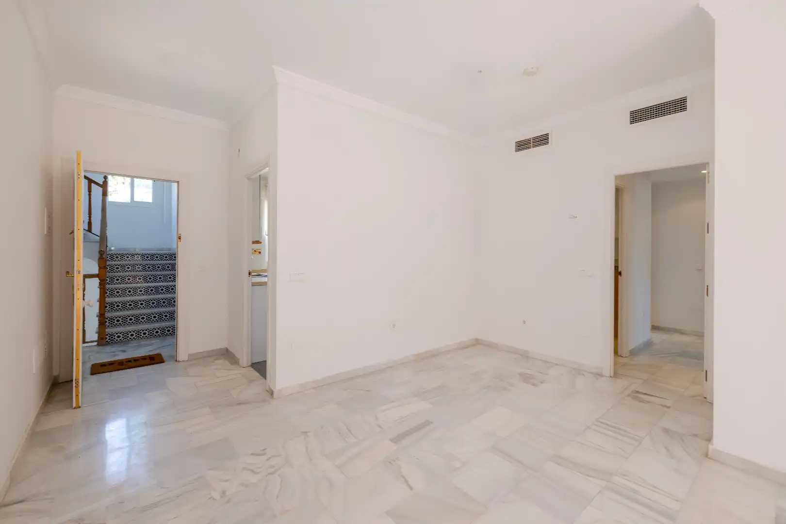 Wohnung zum Verkauf in Marbella mit Klimaanlage, Heizung und Terrasse