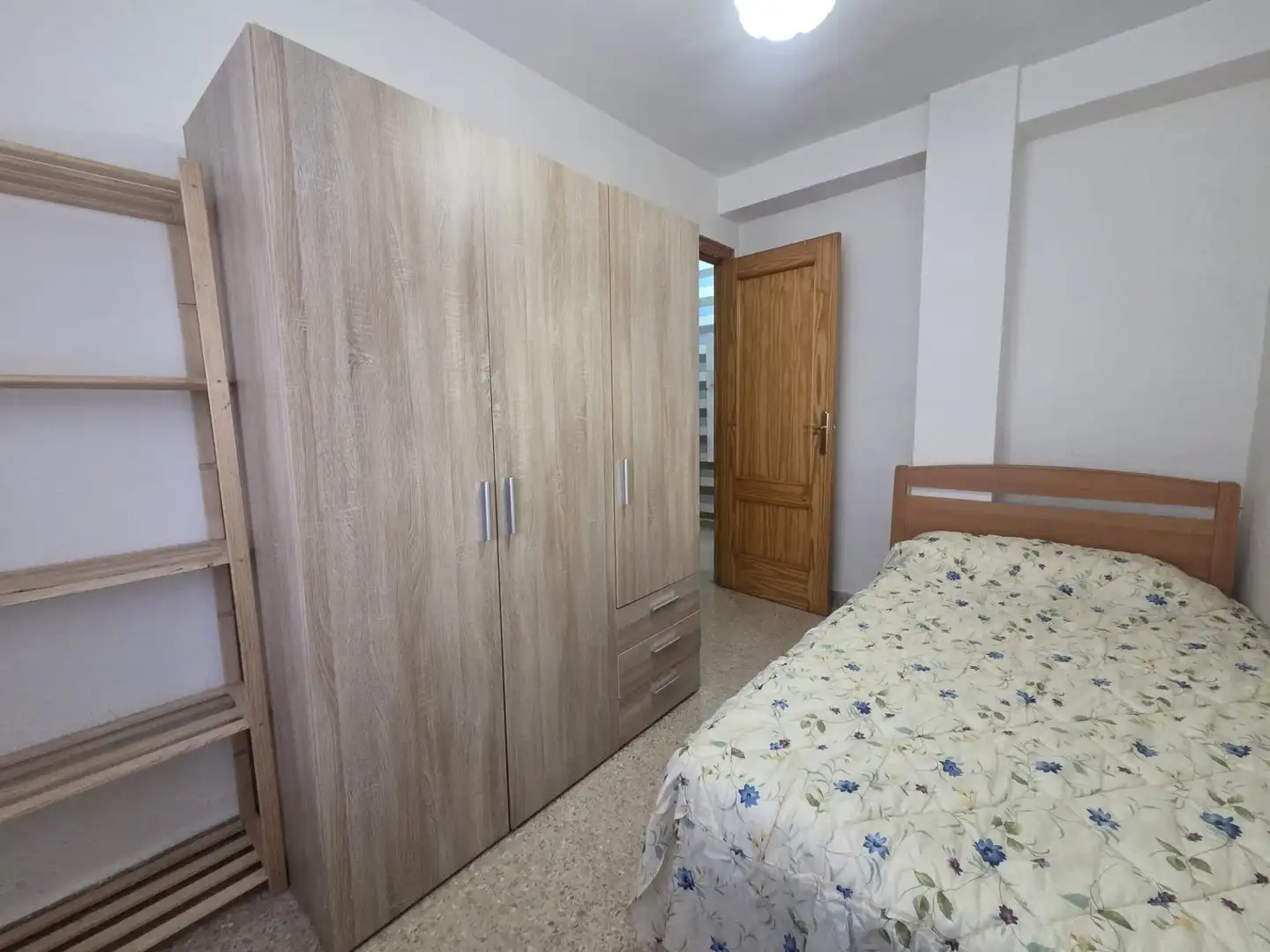 Habitación de Piso de alquiler en Granada con Aire acondicionado, Calefacción y Amueblado