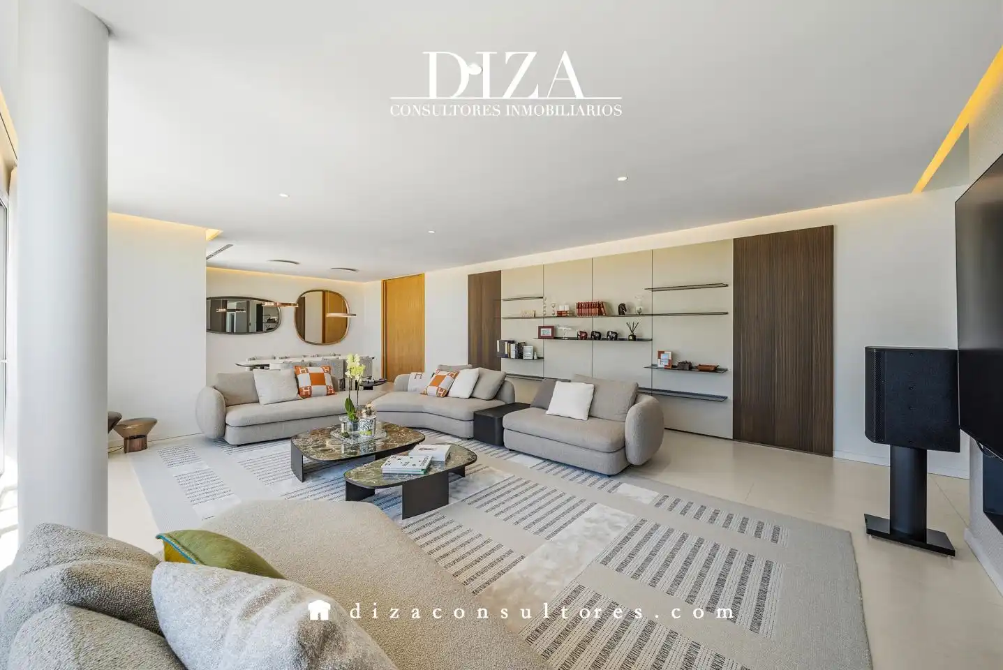 Living room of Duplexes for sale in Pozuelo de Alarcón  with Air Conditioner, Heating and Private garden