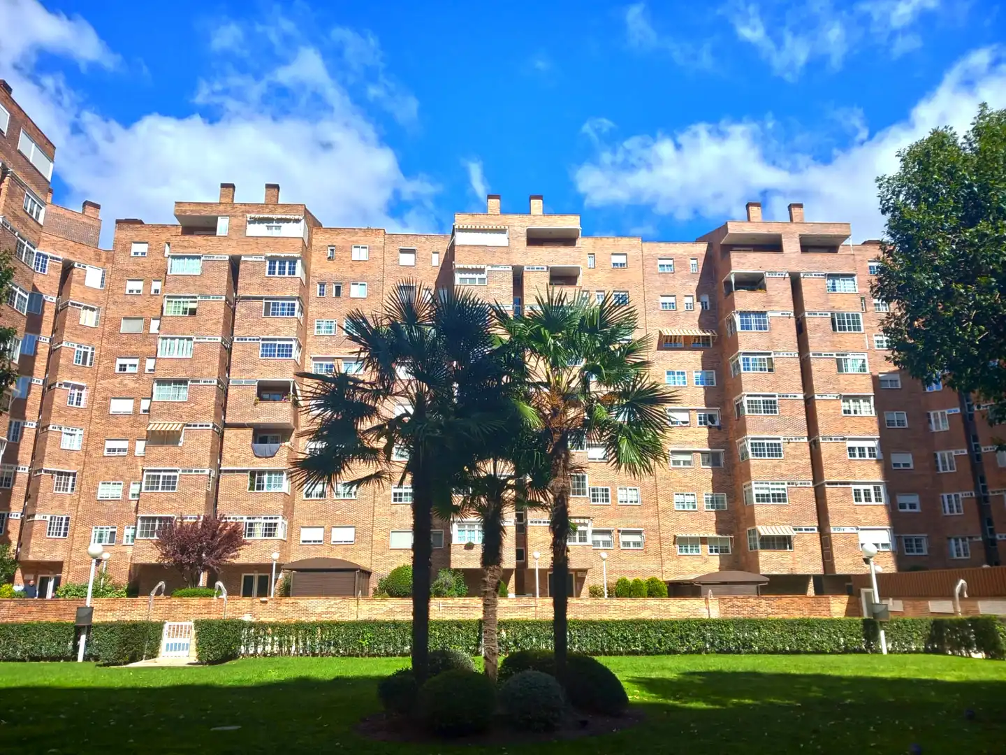 Außenansicht von Wohnung zum Verkauf in Coslada mit Klimaanlage, Heizung und Terrasse