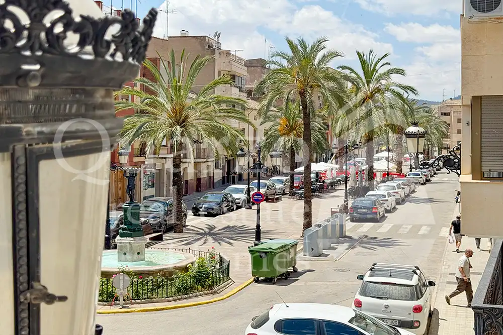 Vista exterior de Casa o xalet en venda en Ayora amb Calefacció, Terrassa i Traster