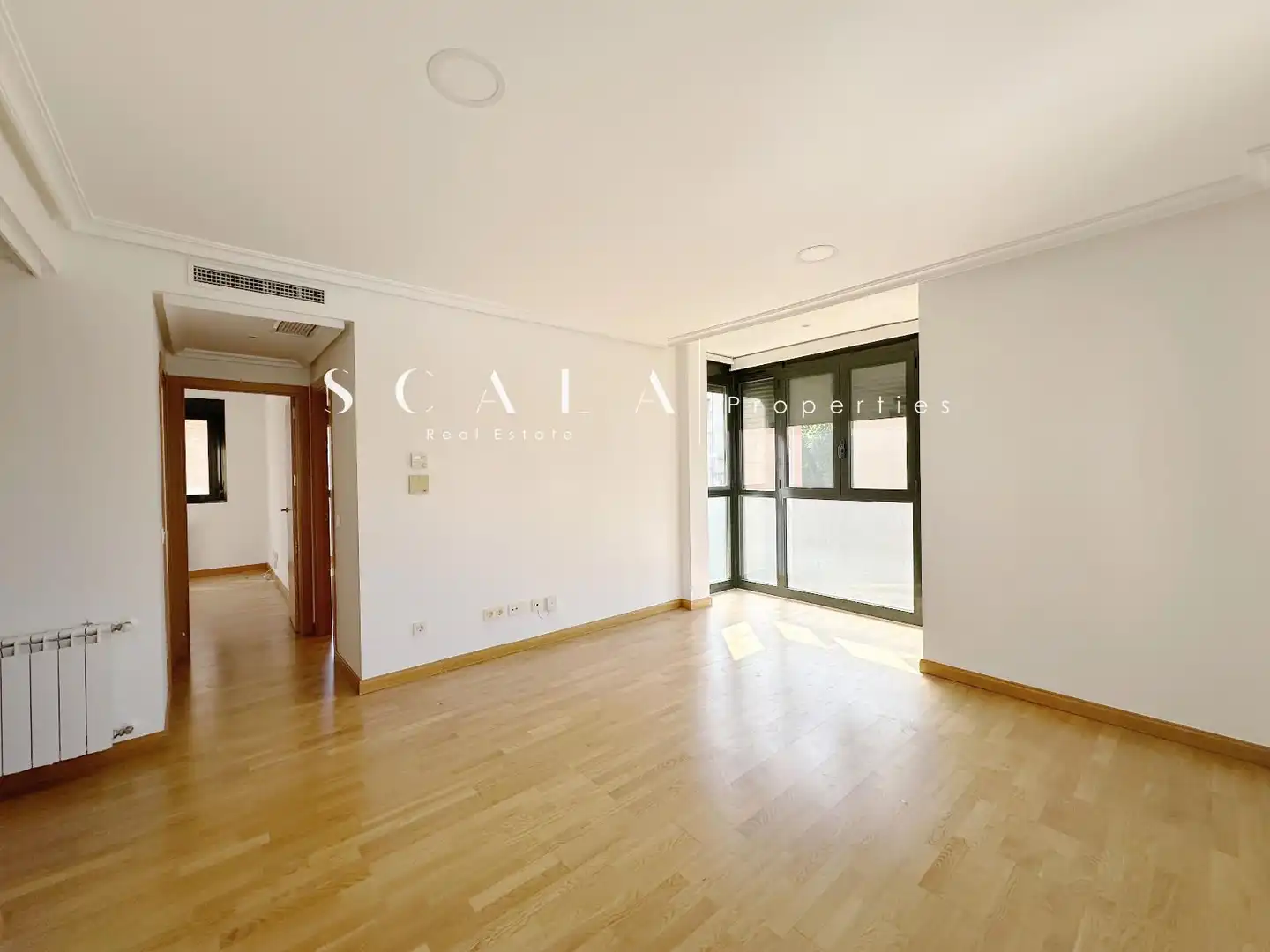 Außenansicht von Wohnung zur Miete in Madrid mit Klimaanlage, Heizung und Parkett