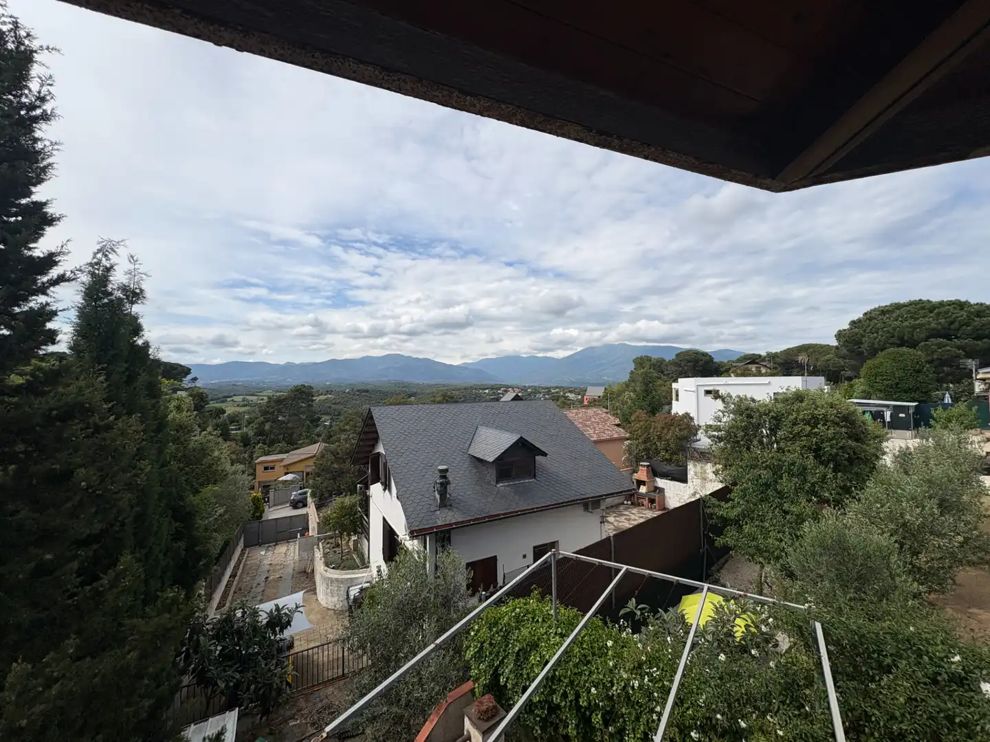 Außenansicht von Haus oder Chalet zum Verkauf in Vallgorguina mit Heizung und Privatgarten