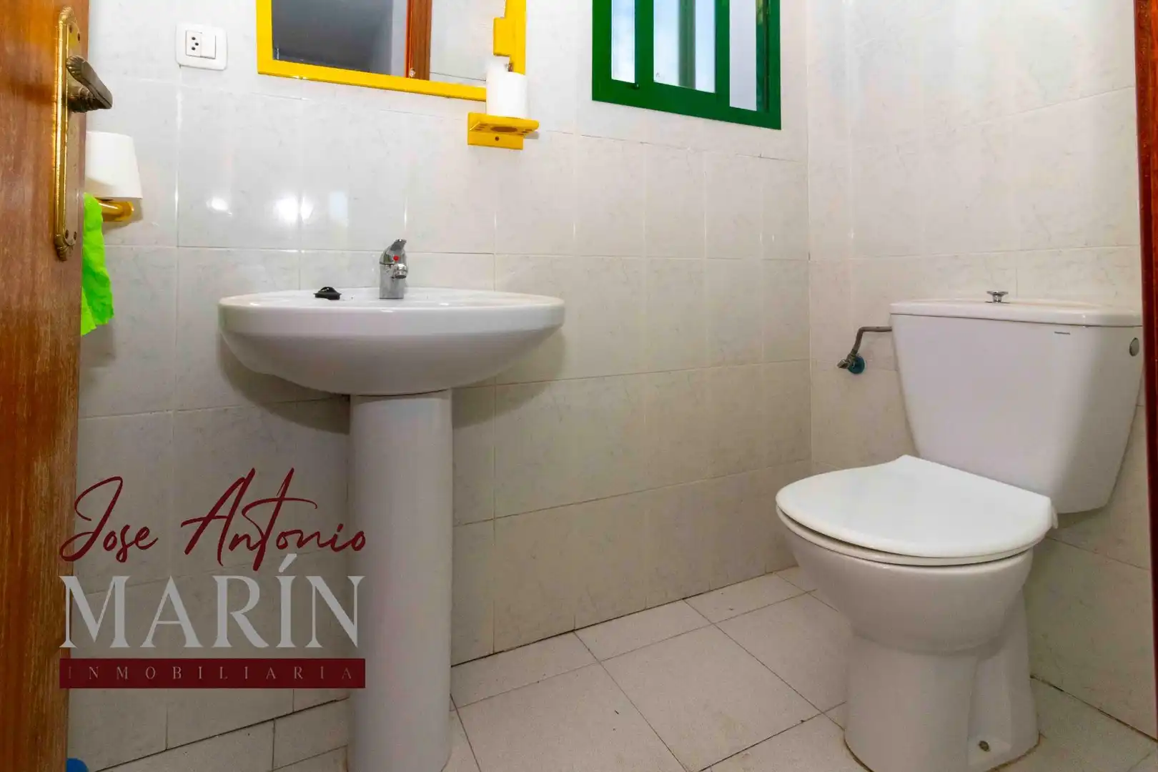 Bathroom of Houses for sale in Valdelacalzada