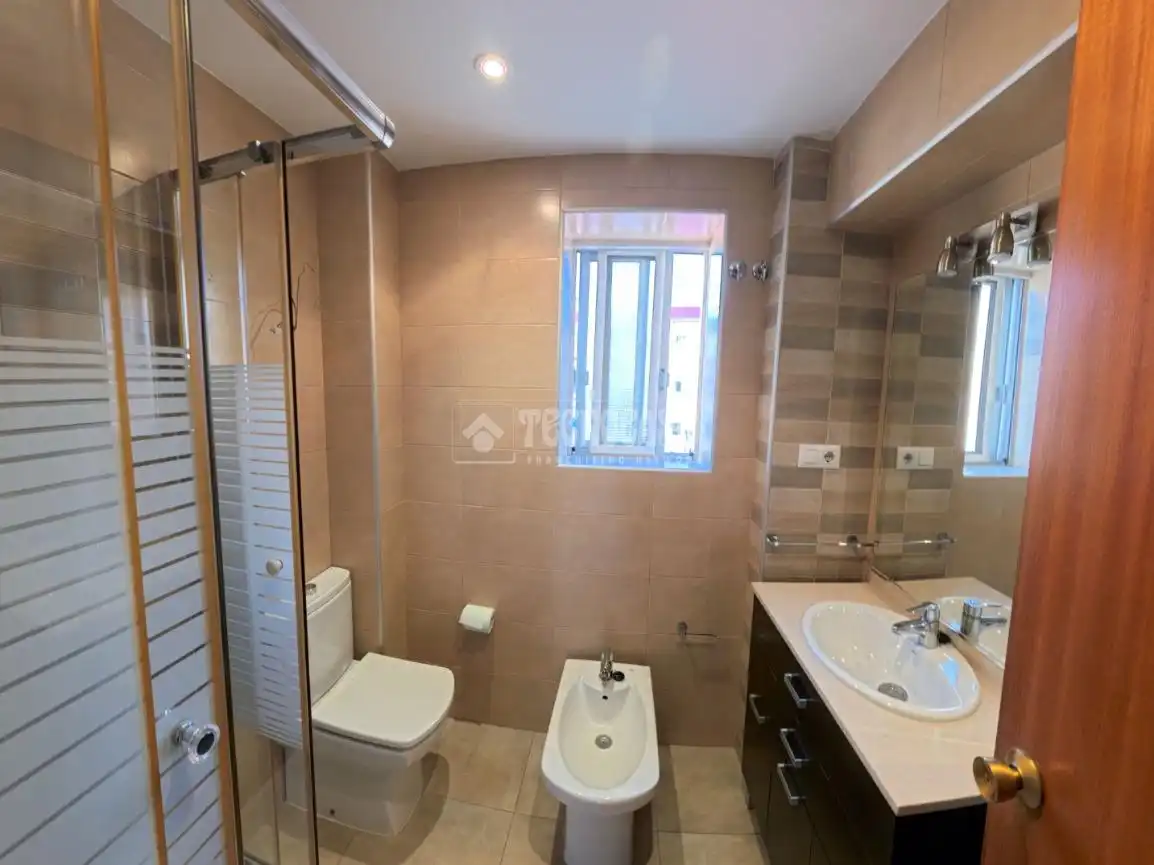 Baño de Piso en venta en Alicante / Alacant con Terraza y Balcón