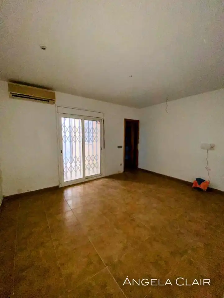 Exterior view of Flat for sale in Terrassa  with Air Conditioner, Heating and Terrace