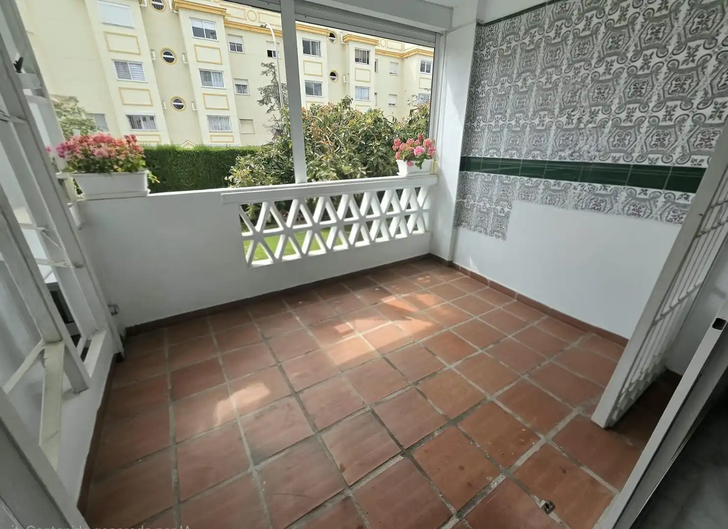 Jardín de Piso en venta en Torremolinos con Terraza, Amueblado y Piscina comunitaria