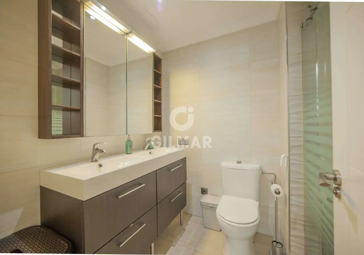 Bathroom of Flat for sale in Sevilla  with Heating and Storage room