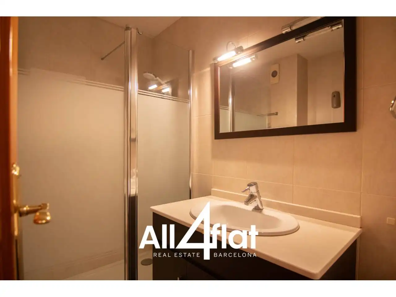 Baño de Piso de alquiler en Barcelona con Parquet y Balcón
