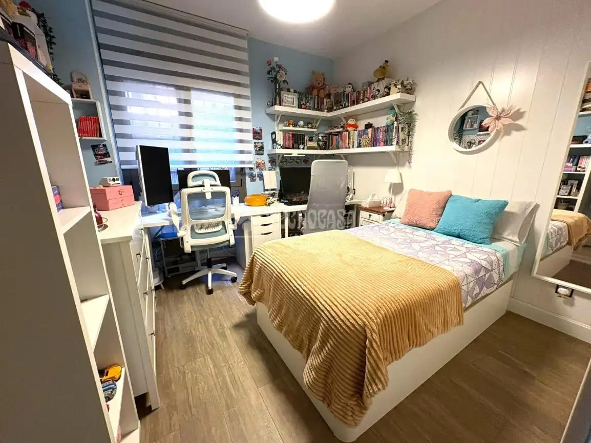 Bedroom of Flat for sale in Parla  with Air Conditioner and Storage room