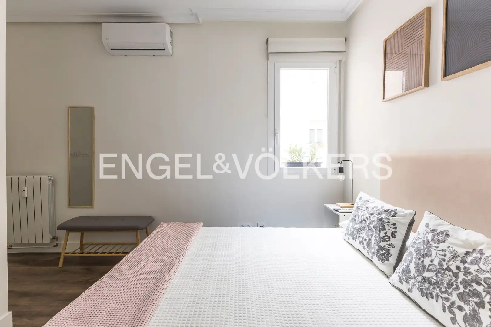 Bedroom of Flat for rent in Madrid  with Air Conditioner, Heating and Furnished