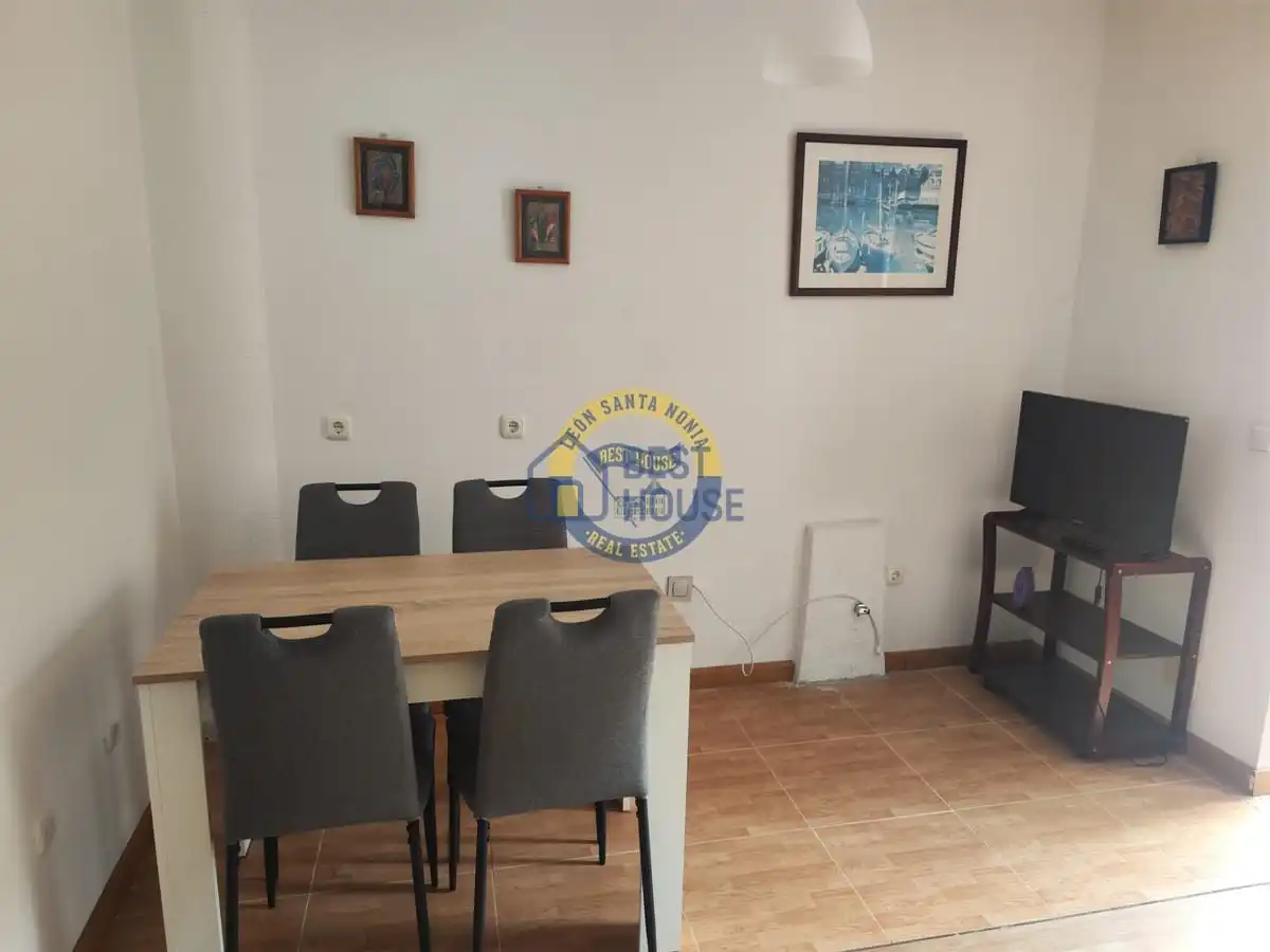 Menjador de Apartament en venda en Villaquilambre amb Parquet i Moblat