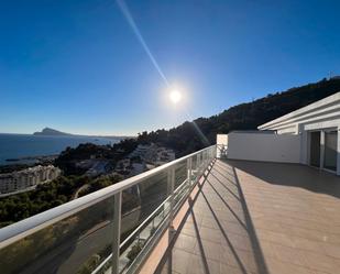 Vista exterior de Àtic en venda en Altea amb Aire condicionat, Terrassa i Piscina