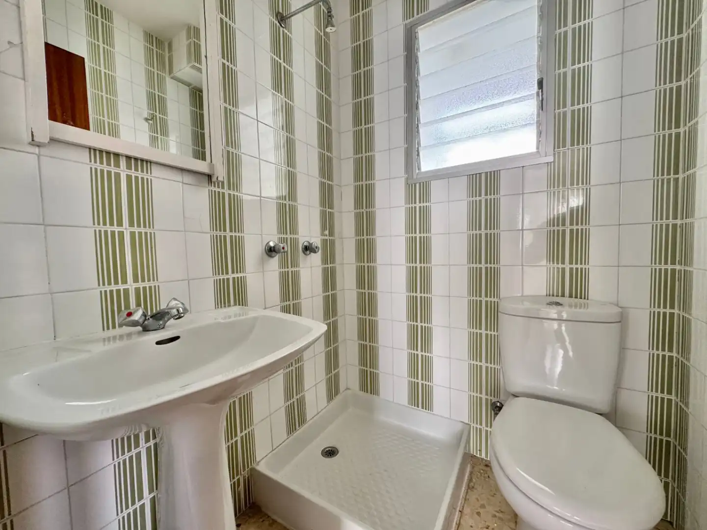 Baño de Piso en venta en L'Alfàs del Pi con Piscina