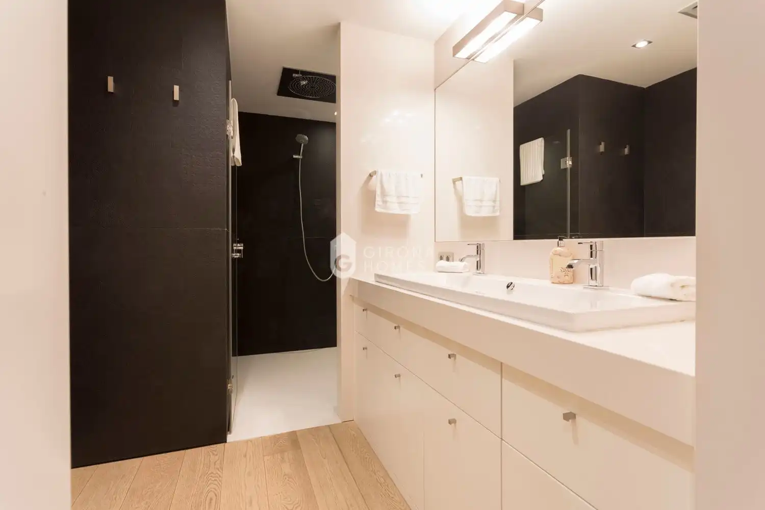 Badezimmer von Wohnungen zum Verkauf in Girona mit Klimaanlage, Heizung und Terrasse