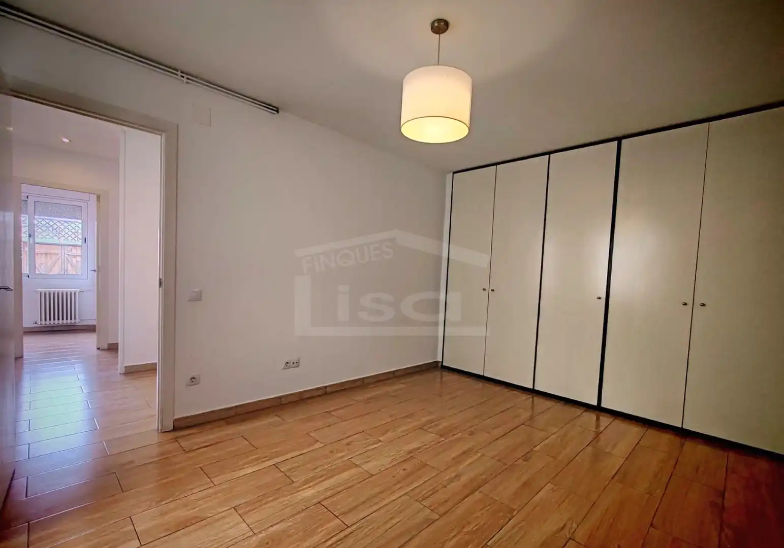 Schlafzimmer von Dachboden zum Verkauf in Barcelona mit Klimaanlage, Heizung und Parkett