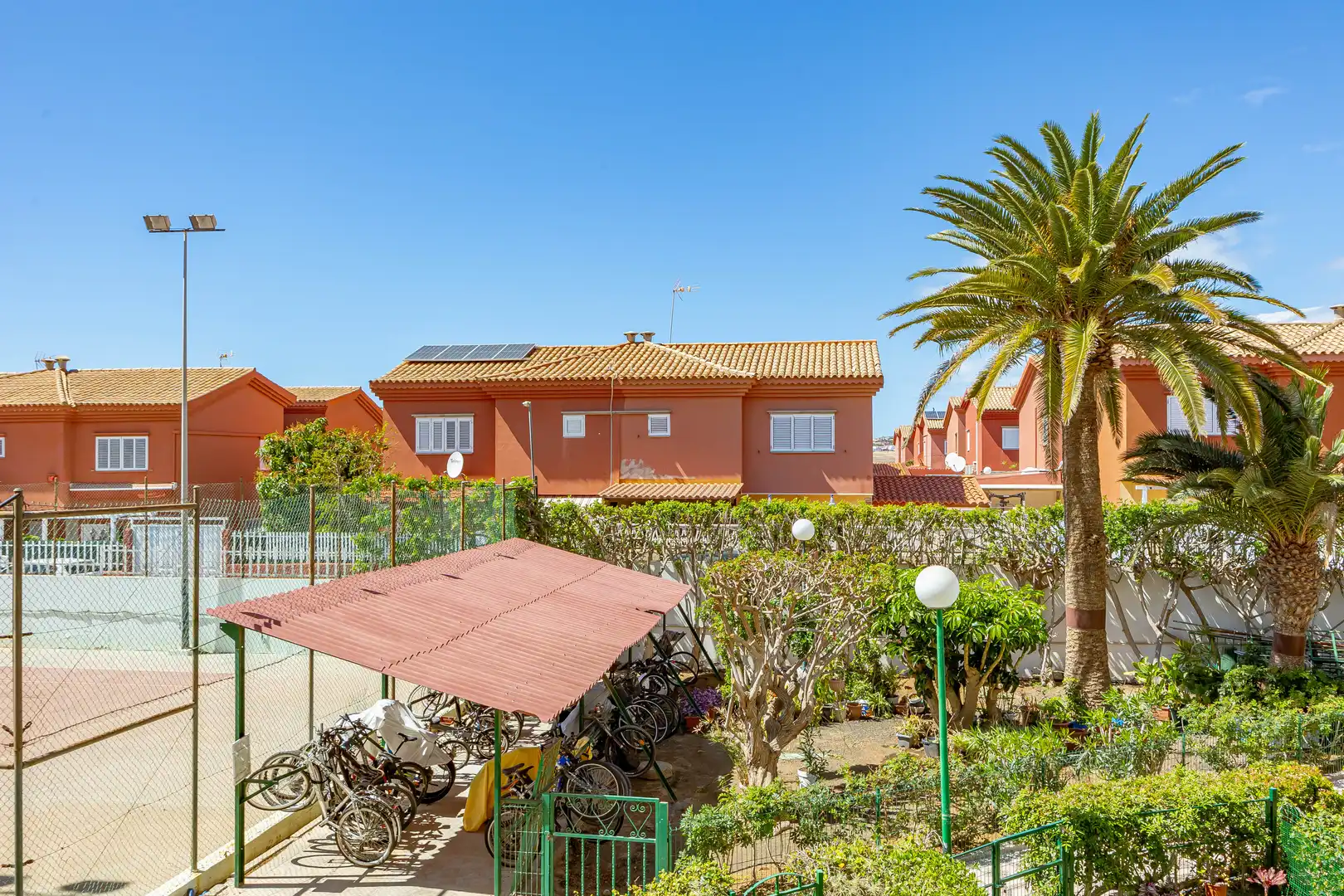 Jardín de Piso en venta en San Bartolomé de Tirajana con Terraza, Piscina y Amueblado