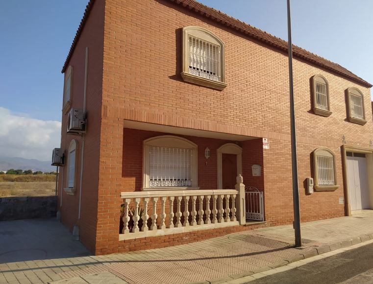 Vista exterior de Dúplex en venda en  Almería Capital