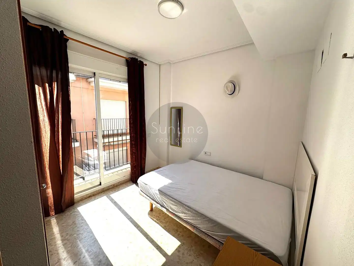 Schlafzimmer von Einfamilien-Reihenhaus zur Miete in Moncada mit Klimaanlage, Privatgarten und Terrasse