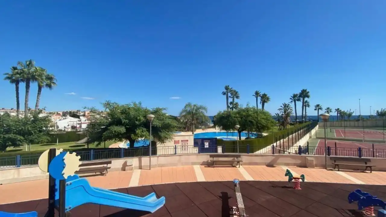Piscina de Piso en venta en Pilar de la Horadada con Aire acondicionado, Calefacción y Terraza