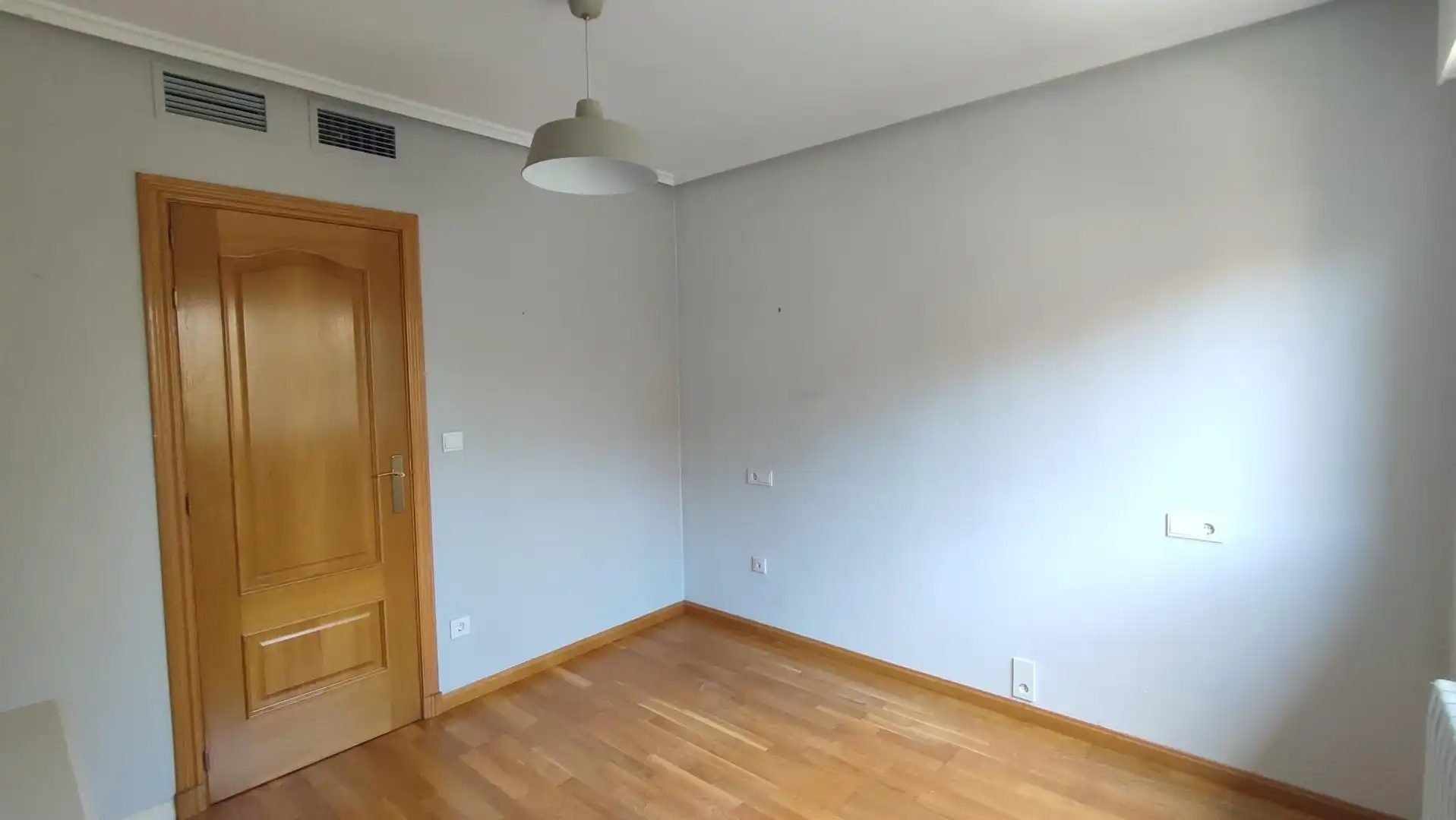 Habitación de Casa adosada de alquiler en Zaragoza con Aire acondicionado, Calefacción y Jardín privado