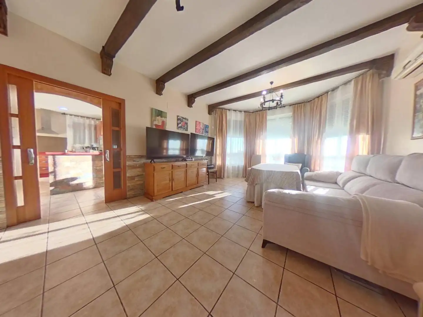 Sala de estar de Finca rústica en venta en Almodóvar del Río con Aire acondicionado, Jardín privado y Piscina