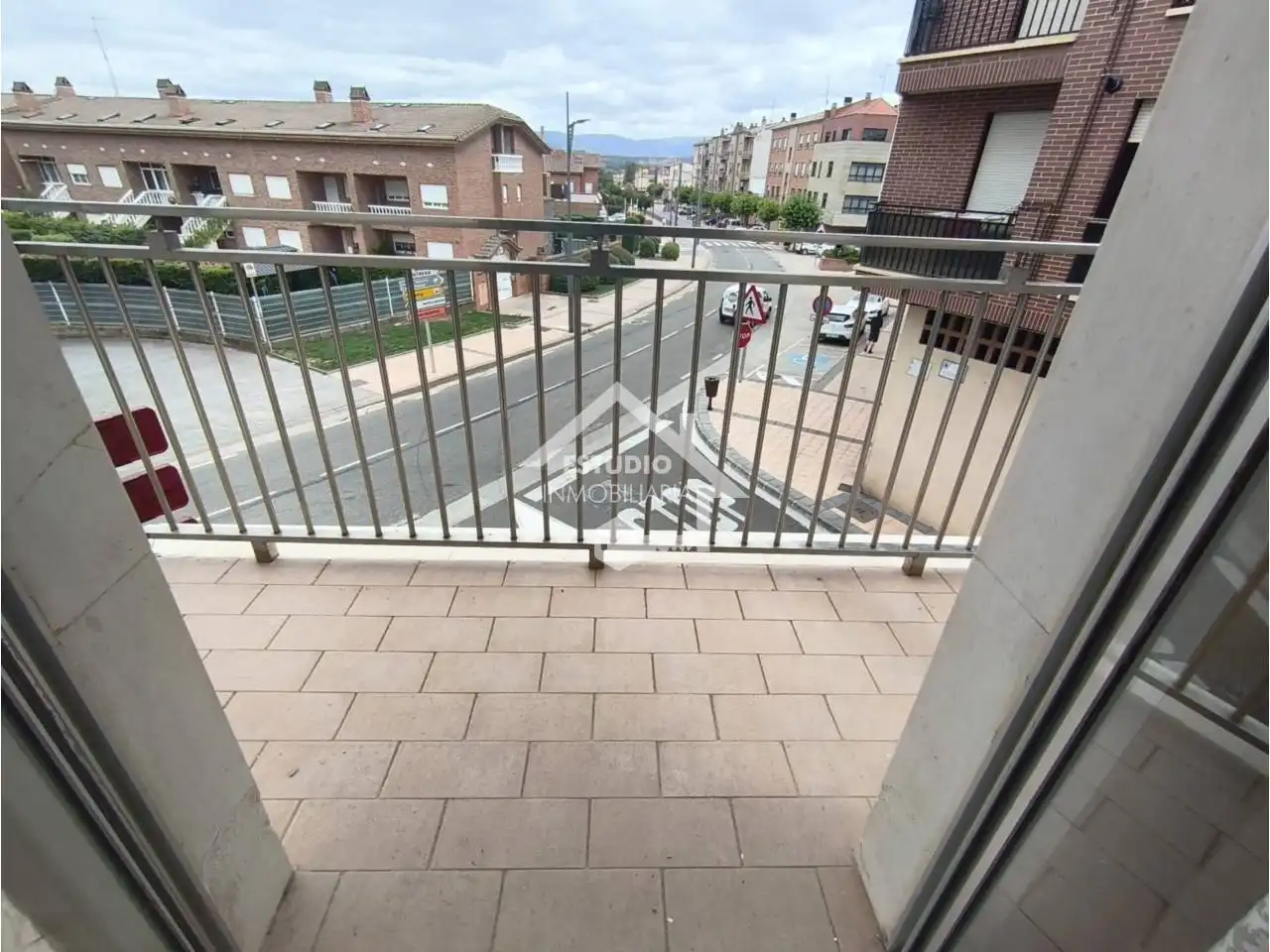 Außenansicht von Wohnung zum Verkauf in Navarrete mit Heizung, Terrasse und Abstellraum