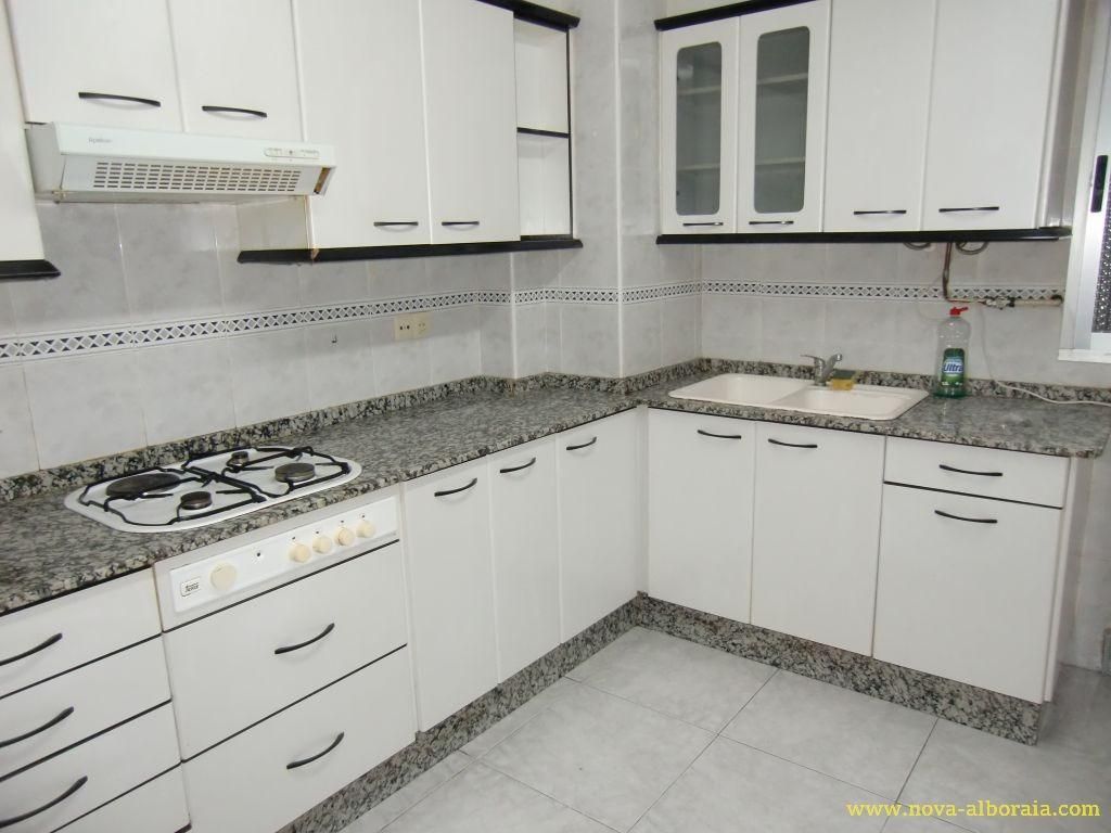 Cocina de Piso de alquiler en  Valencia Capital con Aire acondicionado