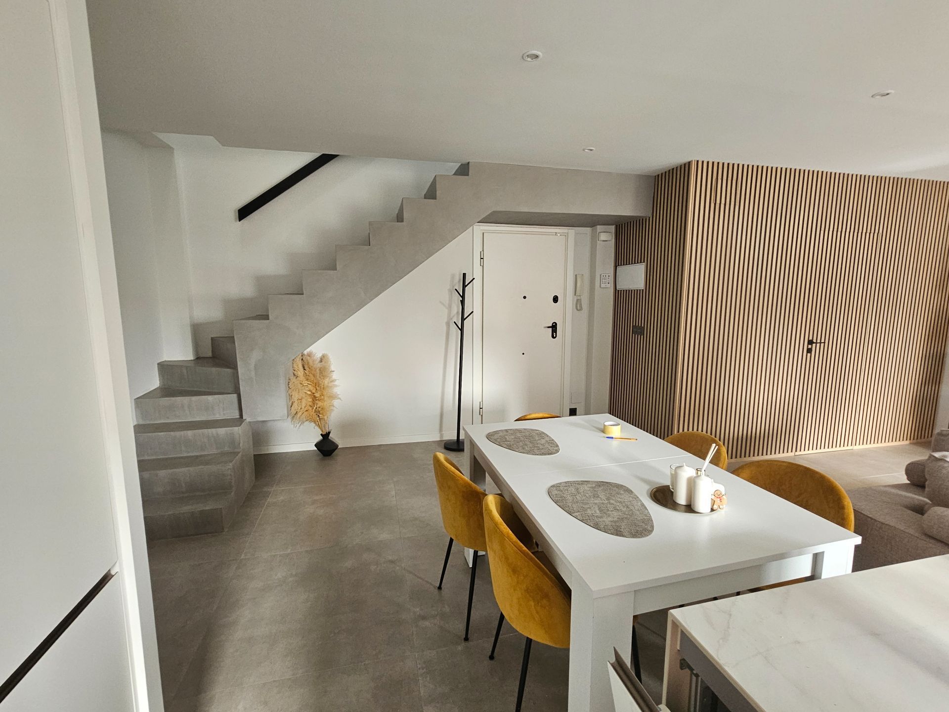 Comedor de Dúplex de alquiler en  Madrid Capital con Aire acondicionado, Calefacción y Amueblado