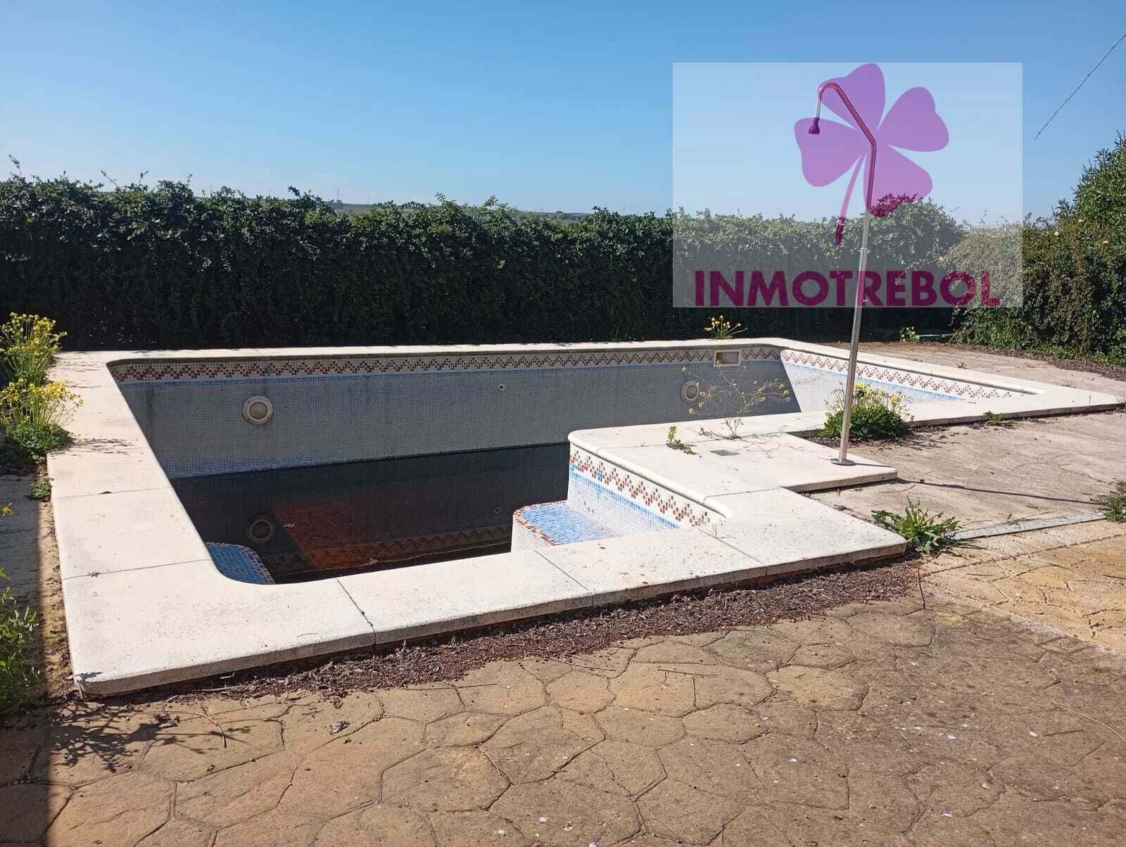 Swimming pool of House or chalet for sale in Carrión de los Céspedes  with Private garden, Parquet flooring and Swimming Pool
