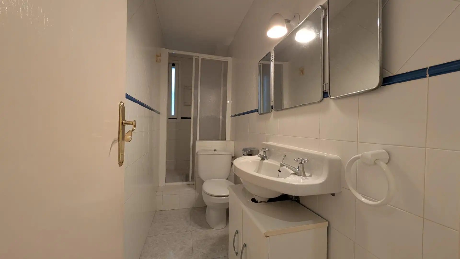 Bany de Apartament en venda en Barcelona amb Parquet