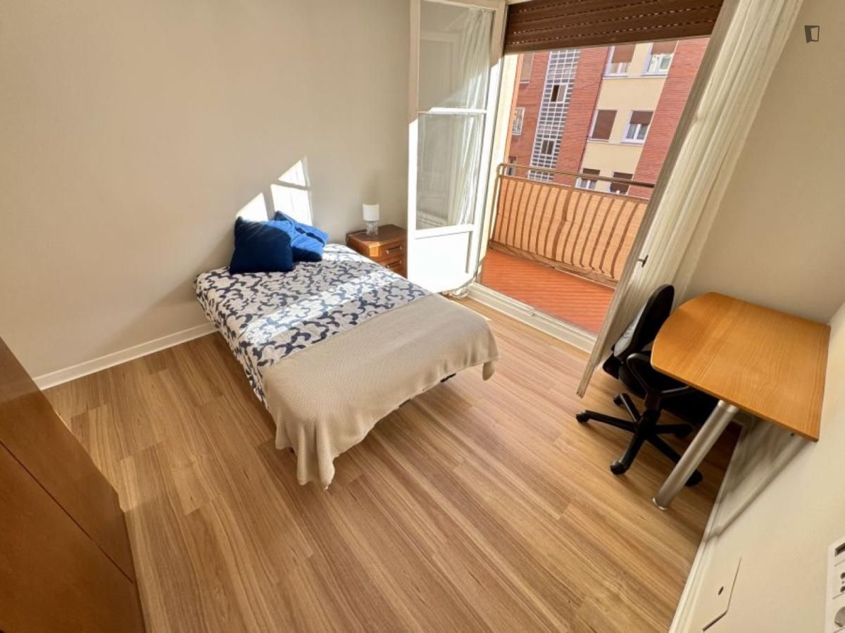Habitación de Apartamento para compartir en Bilbao  con Amueblado, Lavadora y Microondas