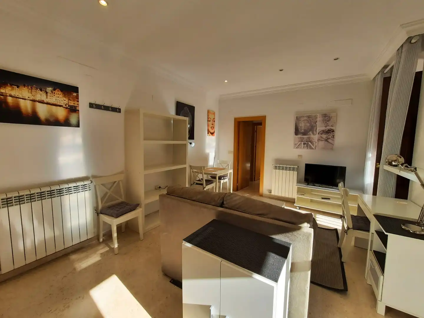 Flat with terrace to rent in Calle Santa Escolástica