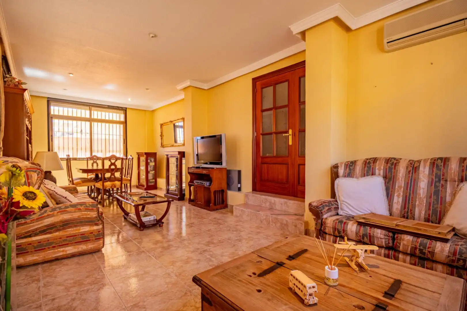 Sala de estar de Casa o chalet en venta en La Nucia con Aire acondicionado, Calefacción y Terraza