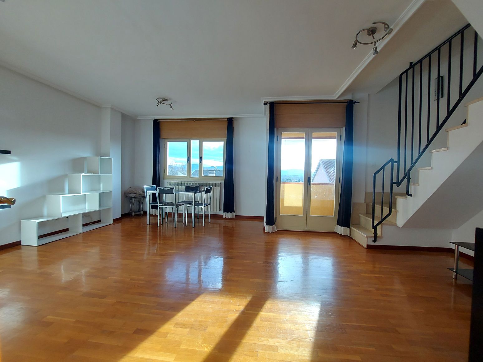 Sala d'estar de Pis en venda en Villamediana de Iregua amb Calefacció, Parquet i Traster