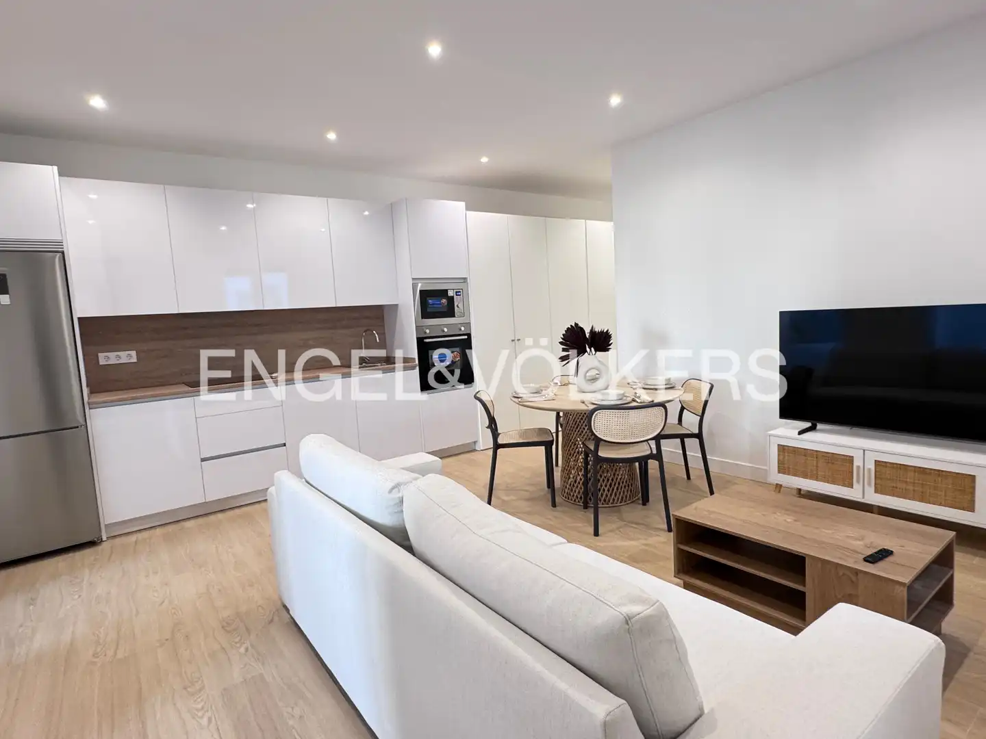Living room of Flat for rent in Madrid  with Air Conditioner, Heating and Furnished