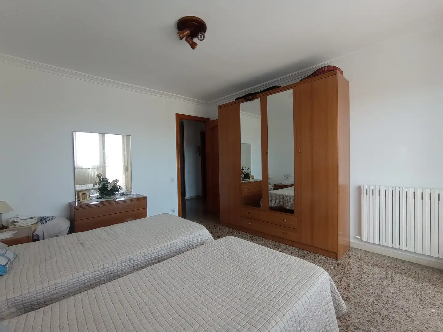 Schlafzimmer von Einfamilien-Reihenhaus zum Verkauf in Santa Perpètua de Mogoda mit Klimaanlage, Heizung und Terrasse