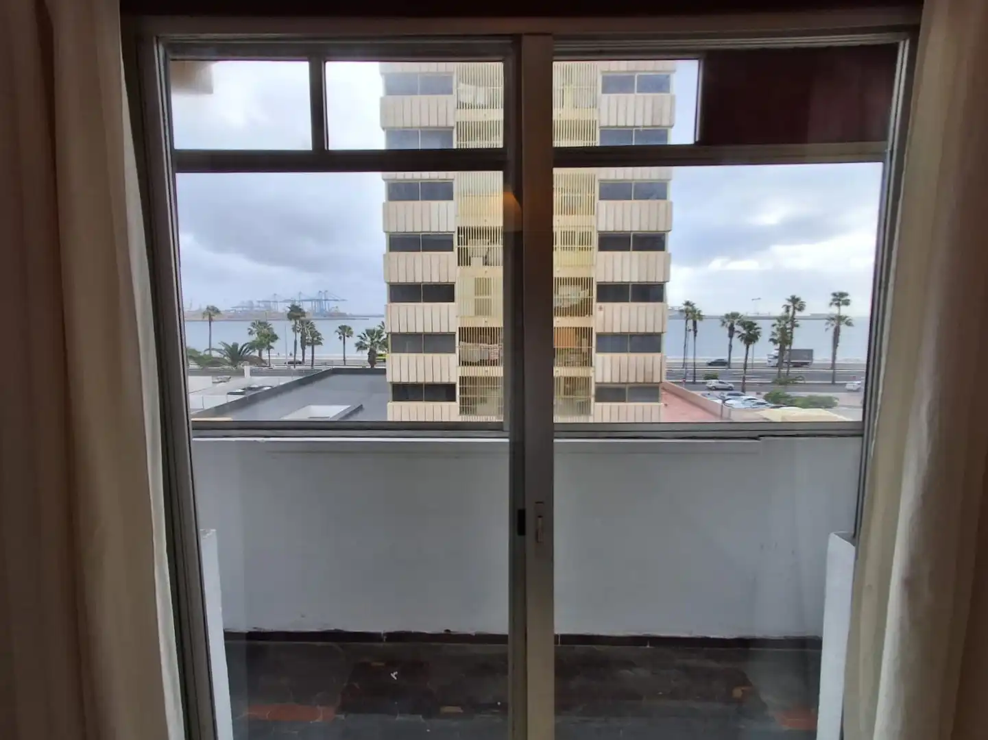 Terraza de Piso de alquiler en Las Palmas de Gran Canaria con Parquet, Horno y Balcón