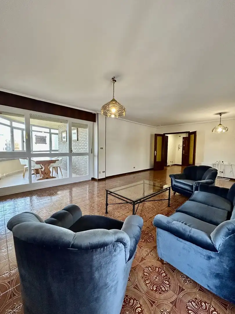 Sala d'estar de Pis en venda en Laredo amb Calefacció i Terrassa
