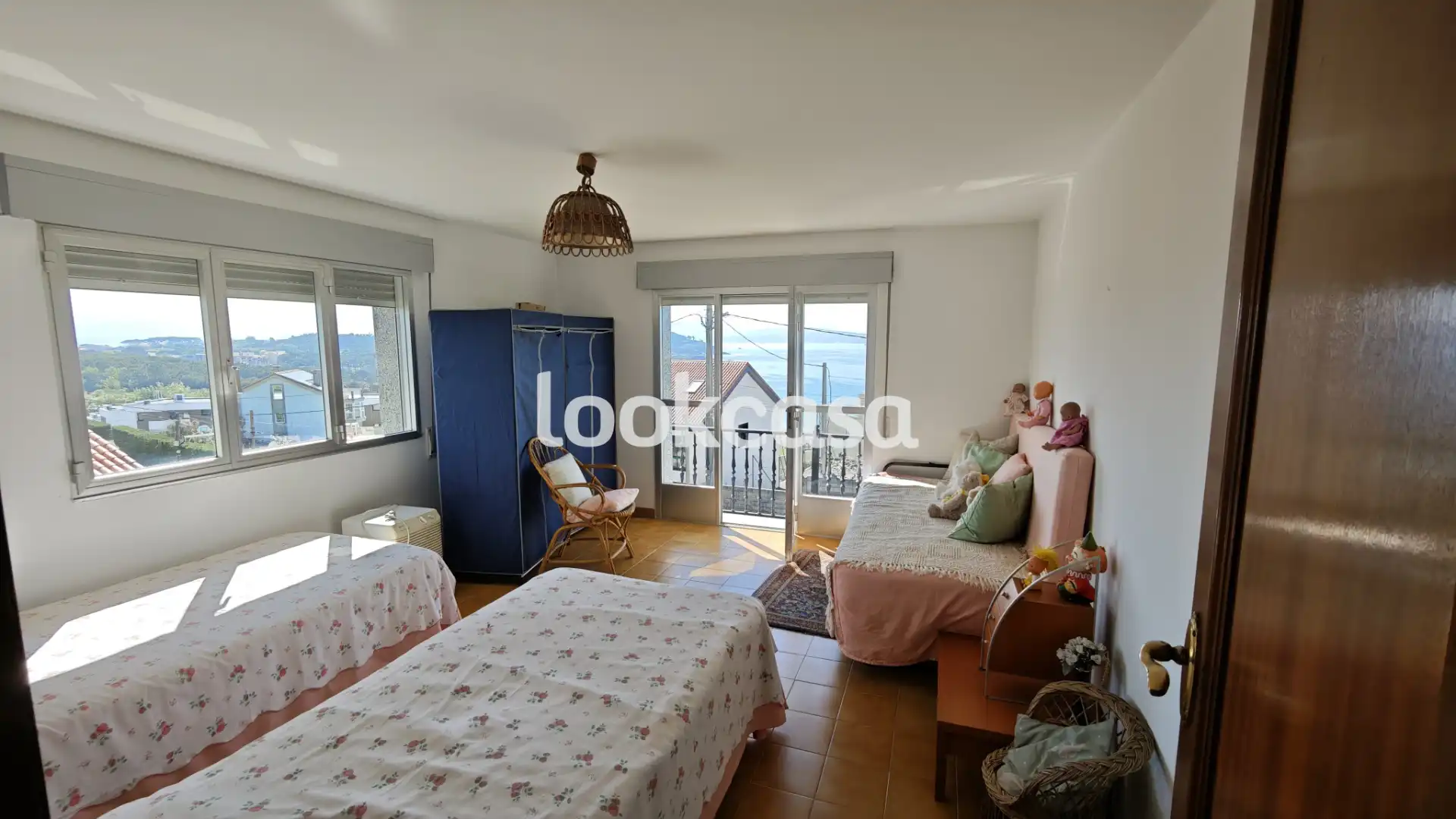 Sala d'estar de Casa o xalet en venda en Sanxenxo amb Calefacció, Jardí privat i Terrassa