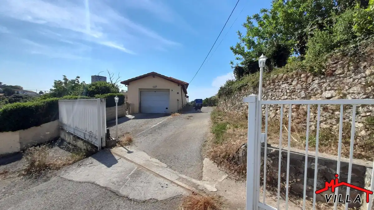 Vista exterior de Casa o chalet en venta en Laredo con Terraza y Amueblado