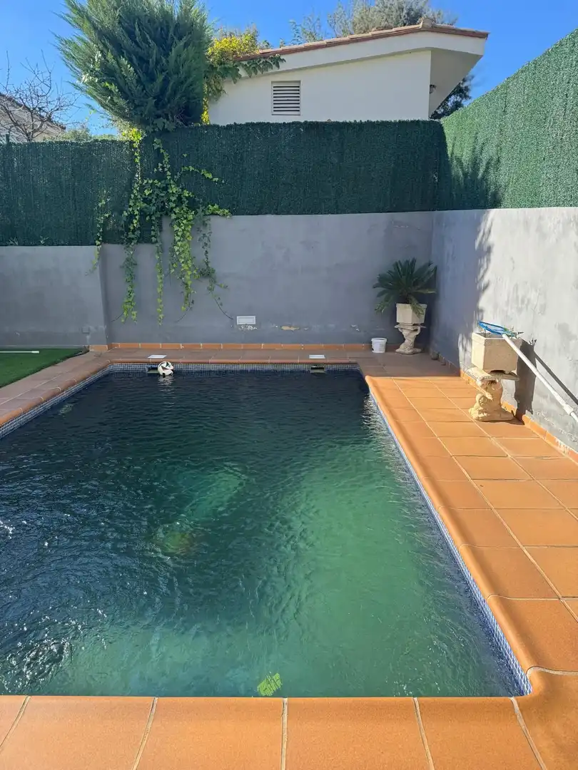Schwimmbecken von Haus oder Chalet zum Verkauf in Quart mit Klimaanlage, Heizung und Privatgarten