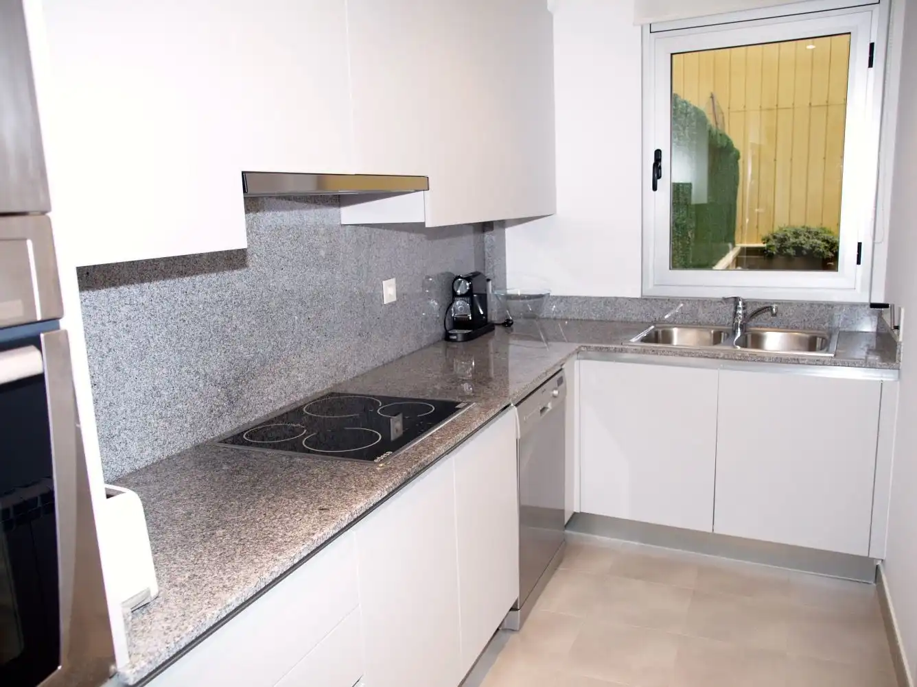 Kitchen of Ground floor for rent in Ponent