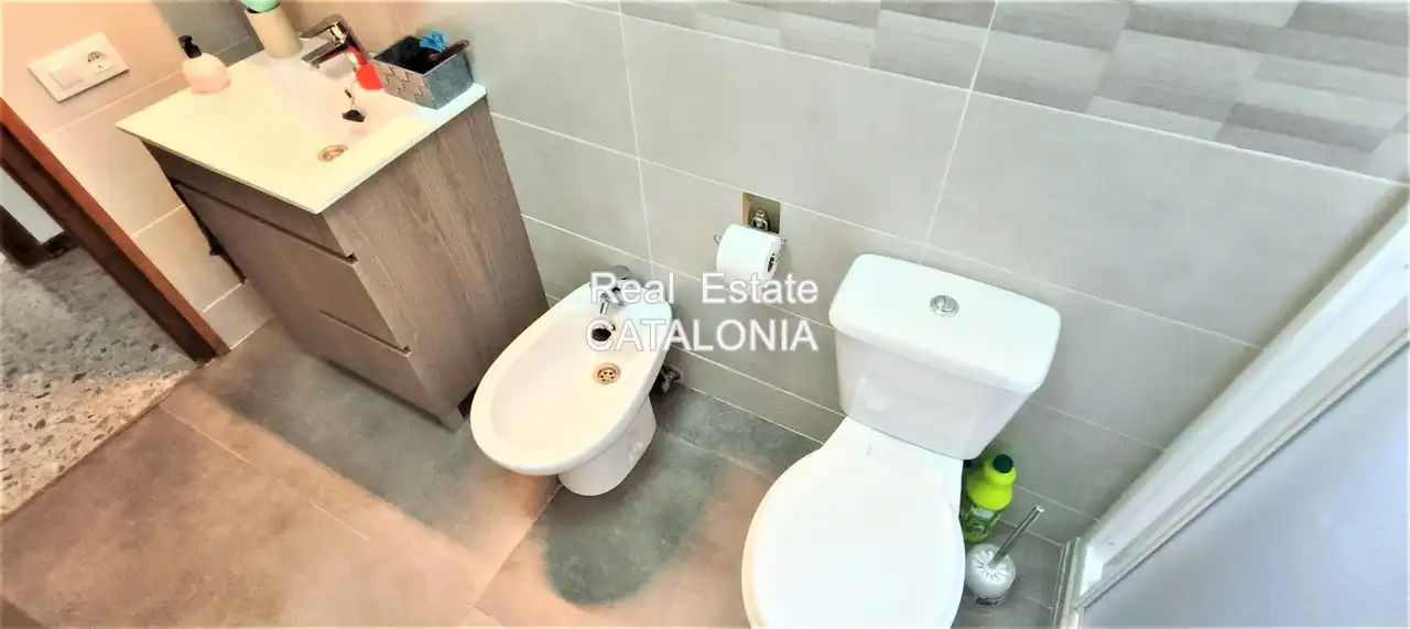 Badezimmer von Haus oder Chalet zum Verkauf in Vidreres mit Heizung, Privatgarten und Terrasse
